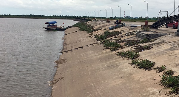 p/Âu tàu trăm tỷ không có tàu neo đậu