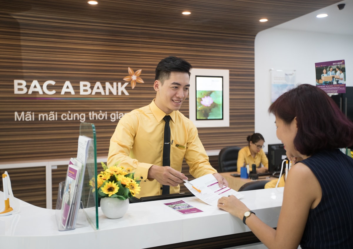 Khách hàng Giao dịch tại BAC A BANK