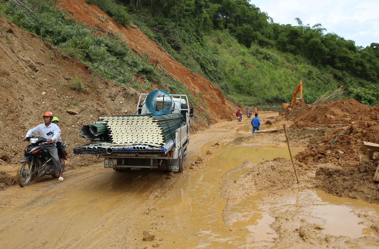 Nhiều tuyến QL, Tỉnh lộ...ở Nghệ An vẫn đang đứng trước nguy cơ sạt lở rất lớn