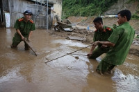 Miền tây Nghệ An tan hoang sau lũ