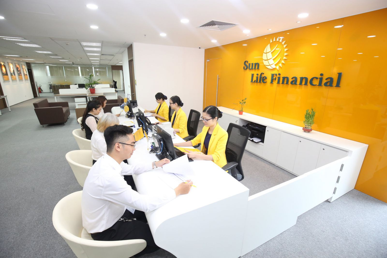 Sun Life Việt Nam là công ty dẫn đầu thị trường trong lĩnh vực bảo hiểm hưu trí, phục vụ cho cả khách hàng cá nhân và doanh nghiệp tại Việt Nam