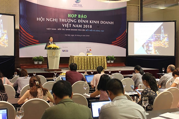 Theo TS Vũ Tiến Lộc, Chủ tịch VCCI, VBS 2018 sẽ tập trung hai điểm nội dung quan trọng, động lực của Việt Nam trong chuỗi giá trị toàn cầu là kết nối và sáng tạo.p/Ảnh: Khắc Kiên.