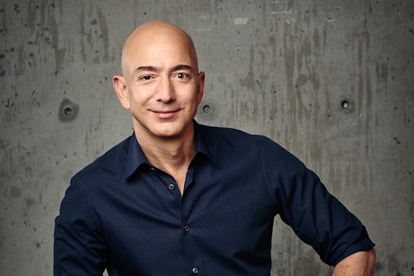 Jeff Bezos nói “Khách hàng sẽ trung thành với chúng tôi cho tới giây phút có một ai đó cung cấp cho họ dịch vụ tốt hơn.
