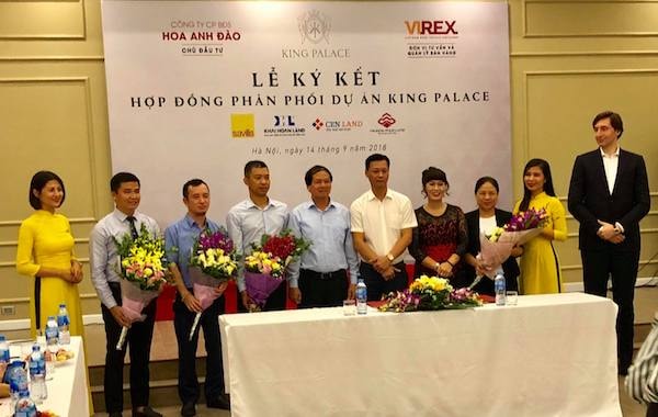 chủ đầu tư dự án King Palace cũng đã lựa chọn được 4 đại lý uy tín và phù hợp nhất để đồng hành trên chặng đường đưa các sản phẩm cao cấp của dự án King Palace đến với khách hàng.