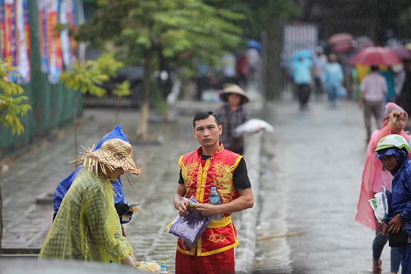 Gương mặt thất thần của 1 chủ trâu bại trận