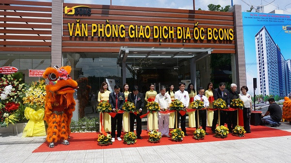 Lễ cắt băng khai trương phòng giao dịch và căn hộ mẫu Bcons-Suối Tiên