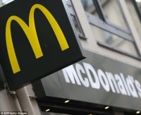 Hãng thức ăn nhanh nổi tiếng McDonald\'s bị cảnh sát \