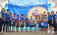 SCB cùng khách hàng mang Trung thu đến mọi miền