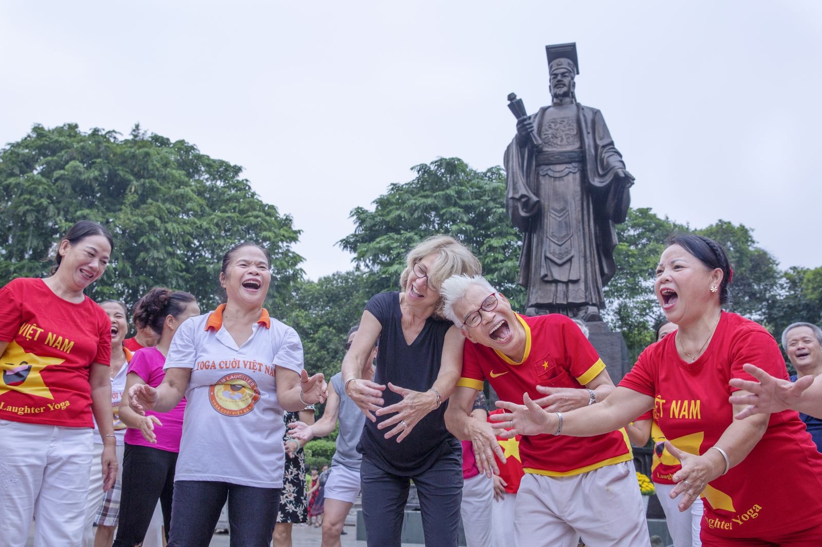 Giải khuyến khích - Câu lạc bộ yoga cười