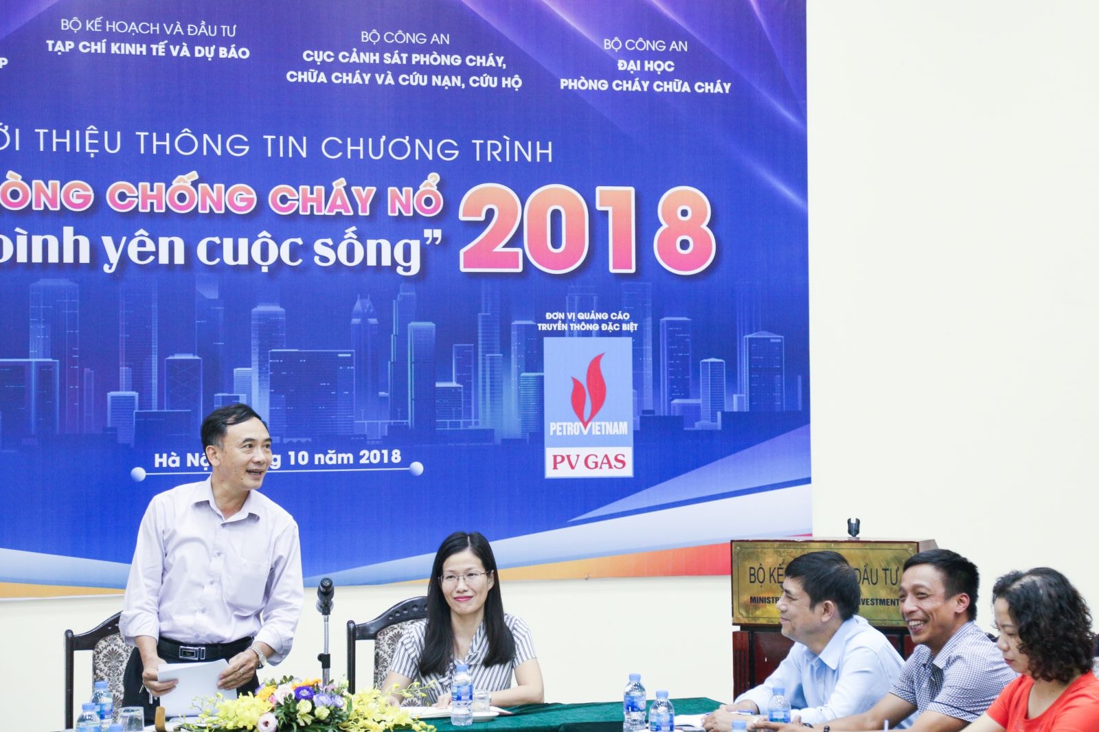 háng Phòng chống cháy nổ 2018 với chủ đề “Vì Bình Yên Cuộc Sống”p/là hoạt động thường niên được tổ chức nhằm hưởng ứng Ngày toàn dân phòng cháy, chữa cháy