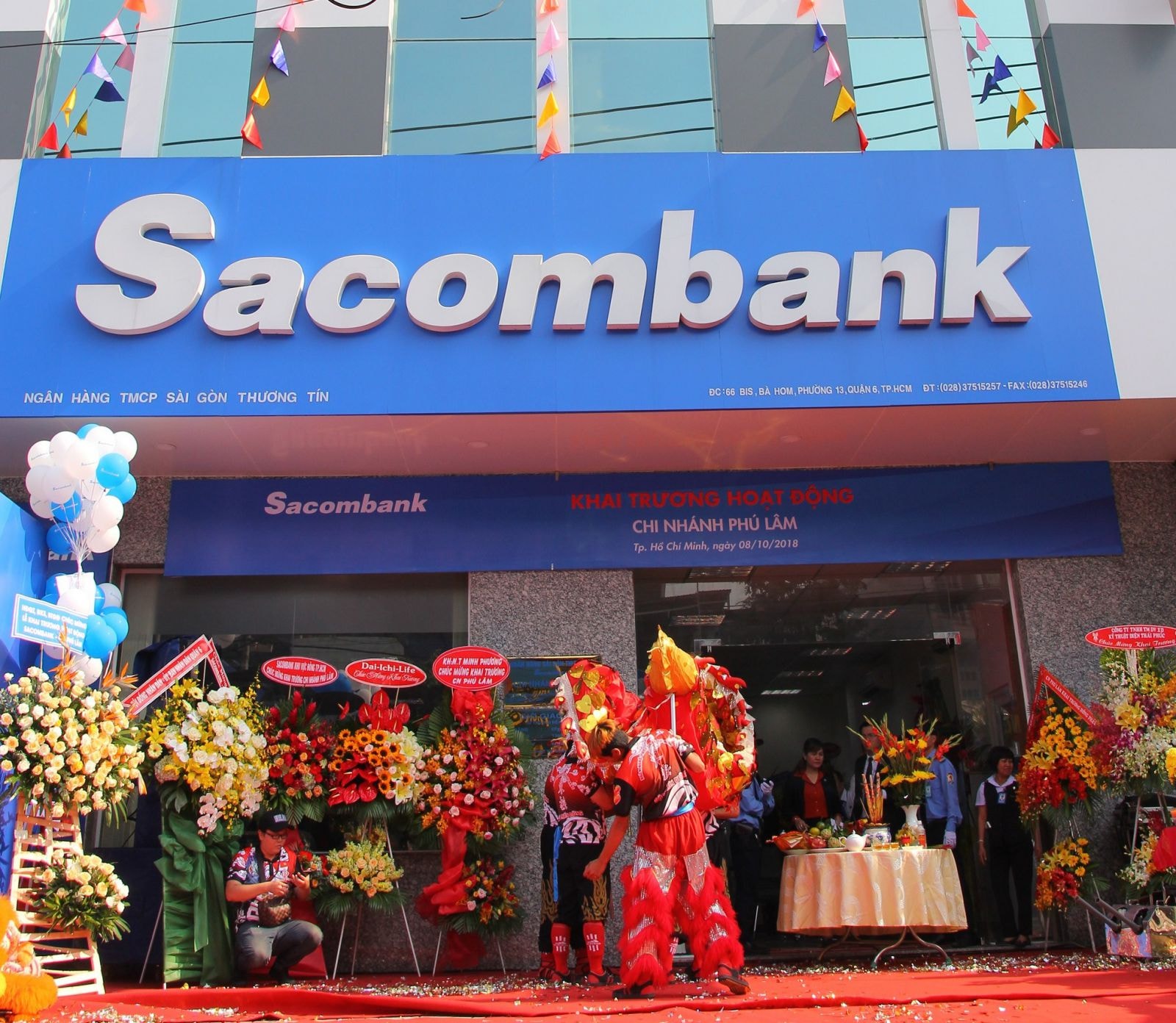 Trụ sở Sacombank Chi nhánh Phú Lâm.