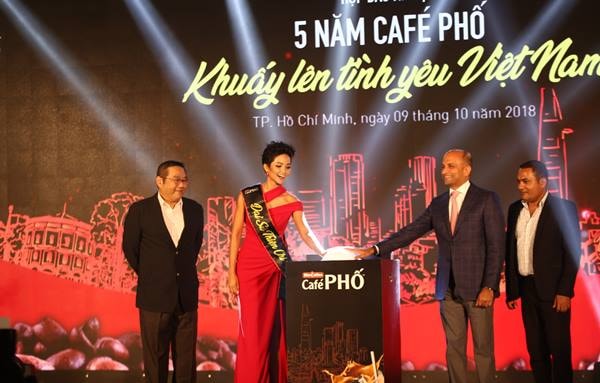 Hoa hậu Hoàn vũ H'Hen Niê là Đại Sứ Thiện Chí cho chiến dịch “Café PHỐ - Khuấy lên tình yêu Việt Nam”.