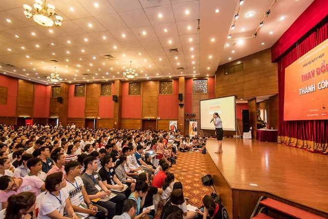 Ngát Pro truyền đạt NLP trong hội thảo Thay Đổi Để Thành Công