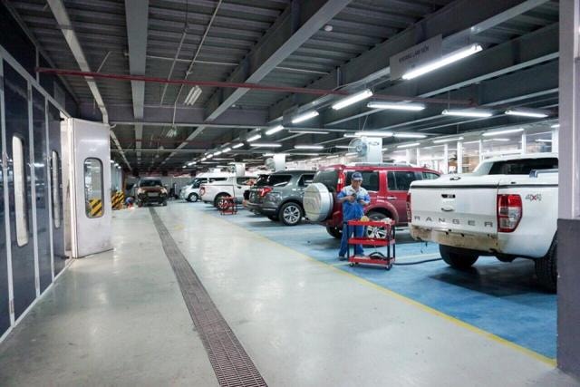 Sự chuyên nghiệp của trung tâm thể hiện qua việc xưởng dịch vụ đi theo tiêu chuẩn Ford toàn cầu