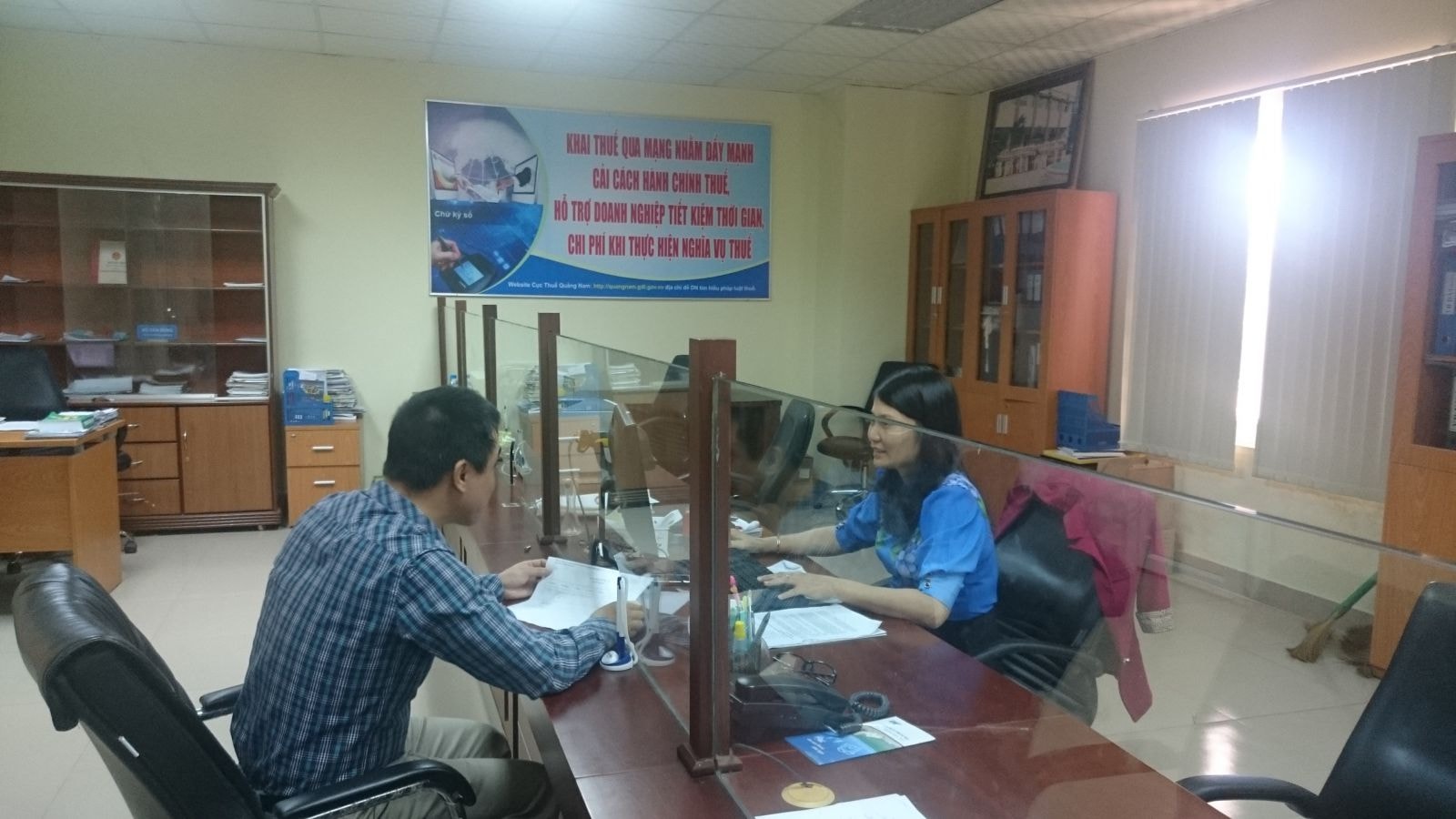 Nghị định số 119/2018/NĐ-CP có hiệu lực thi hành từ ngày 01/11/2018, nhưng việc tổ chức thực hiện hóa đơn điện tửp/thực hiện xong đối với các doanh nghiệp, các tổ chức, hộ, cá nhân kinh doanh chậm nhất là ngày 01/11/2020. 