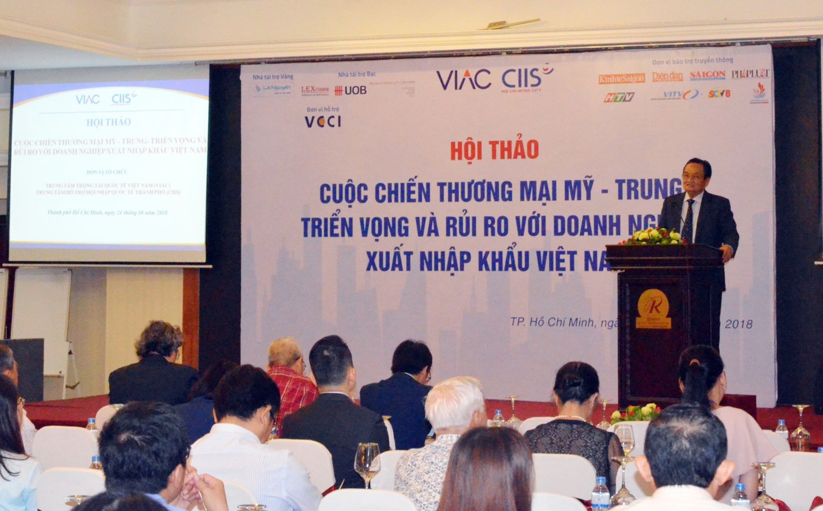 Hội thảo cuộc chiến thương mại Mỹ - Trung triển vọng và rủi ro với doanh nghiệp xuất nhập khẩu Việt Nam,p/sáng 24/10p/do VIAC tổ chức.