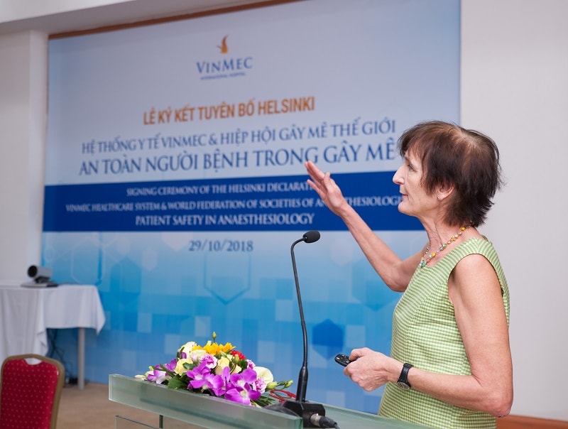 GS. Jannicke Mellin Olsen - Chủ tịch WFSA, đồng thời là tác giả của Tuyên bố Helsinki đánh giá: “Lựa chọn Vinmec là bệnh viện đầu tiên ở Việt Nam ký cam kết Tuyên bố Helsinki – một chương trình lớn của Châu Âu, WFSA đánh giá cao khả năng tuân thủ các yêu cầu an toàn khắt khe về của Vinmec”.