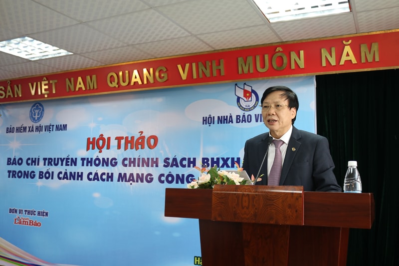 Nhà báo Hồ Quang Lợi - Phó Chủ tịch Thường trực Hội Nhà báo Việt Nam phát biểu tại Hội thảo