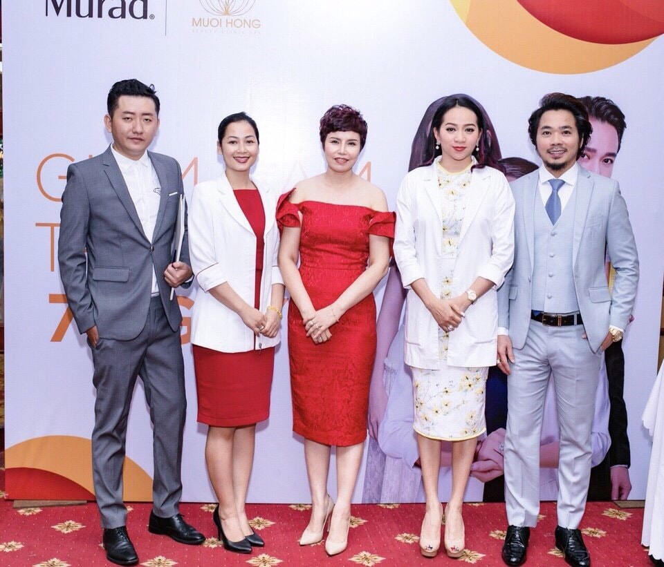 Doanh nhân Nguyễn Hiền và đội ngũ quản lý cấp cao của Murad Việt Nam
