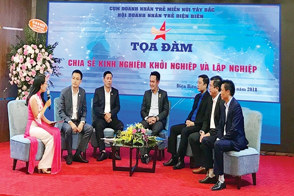 p/Các doanh nhân chia sẻ kinh nghiệm khởi nghiệp và lập nghiệp với sinh viên tại Điện Biên