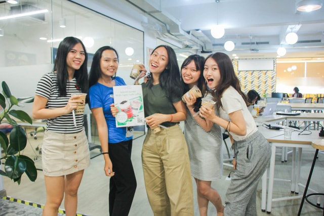 Không ít doanh nghiệp vừa và nhỏ - nơi tụ hội những bạn trẻ đam mê và nhiệt huyết, đã lựa chọn co-working space như điểm khởi đầu cho hành trình khởi nghiệp của mình.