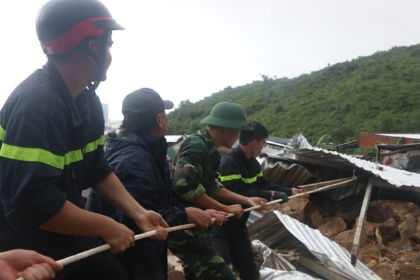 Lực lượng chức năng của tỉnh Khánh Hòa vẫn nỗ lực tìm kiếm người bị mất tích