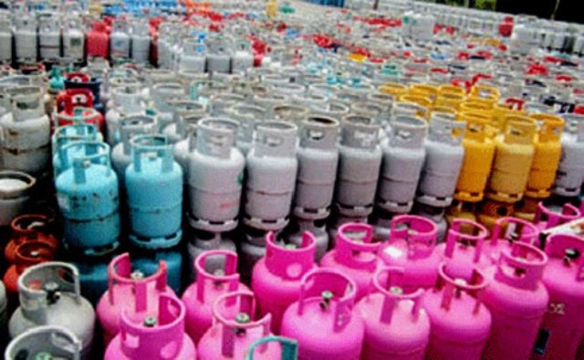 vấn đề nổi cộm trong suốt thời gian qua và liên tục kéo dài đến hiện nay là tình trạng sang chiết nạp gas trái phép, thu gom, chiếm dụng bình gas của nhau.