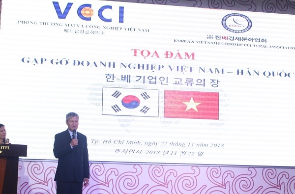 Ông Võ Tân Thành, Giám đốc VCCI tại TP.HCM phát biểu tại tọa đàm