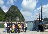 Tàu ghép khách tham quan vịnh Hạ Long, có triệt được nạn “cò mồi”?