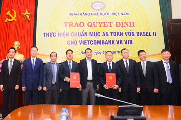 NHNN cấp chuẩn Basell II cho hai ngân hàng VIB và Vietcombank 