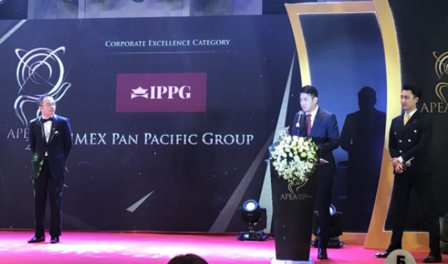 Ông Phillp Nguyễn, phó tổng giám đốc IPPG nhận Giải thưởng Kinh doanh Xuất sắc Châu Á 2018