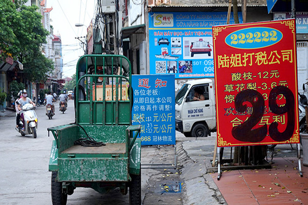  “Phố Tàu” xuất hiện ngày một nhiều ở Quảng Ninh, Đà Nẵng, Nha Trang, TP.HCM... (Những tấm biển hiệu chỉ có chữ Trung Quốc xuất hiện nhiều tại xã Hương Mạc, Từ Sơn, tỉnh Bắc Ninh)