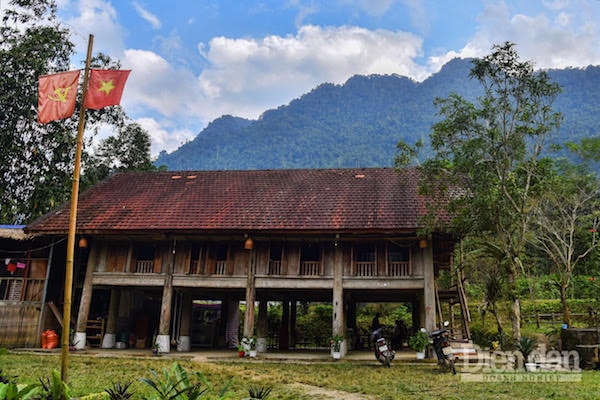 Cơ sở lưu trú là những căn nhà sàn của người Tày