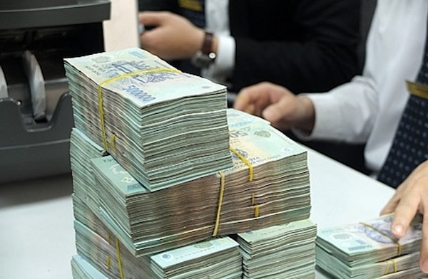 Nghị quyết 70/2018/QH14 về dự toán ngân sách nhà nước năm 2019, Quốc hội giao Chính phủ thực hiện điều chỉnh mức lương cơ sở từ 1.390.000 đồng/tháng lên 1.490.000 đồng/tháng, tăng 100.000 đồng.