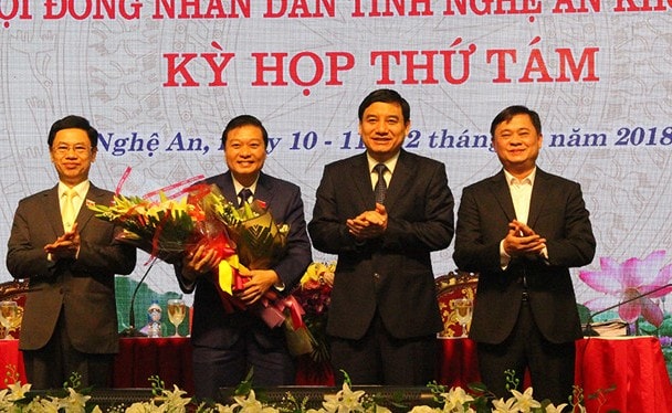 Ông Lê Hồng Vinh, Chủ nhiệm UBKT Tỉnh ủy được HĐND tỉnh bầu bổ sung giữ chức vụ Phó Chủ tịch UBND tỉnh Nghệ An nhiệm kỳ 2016-2021