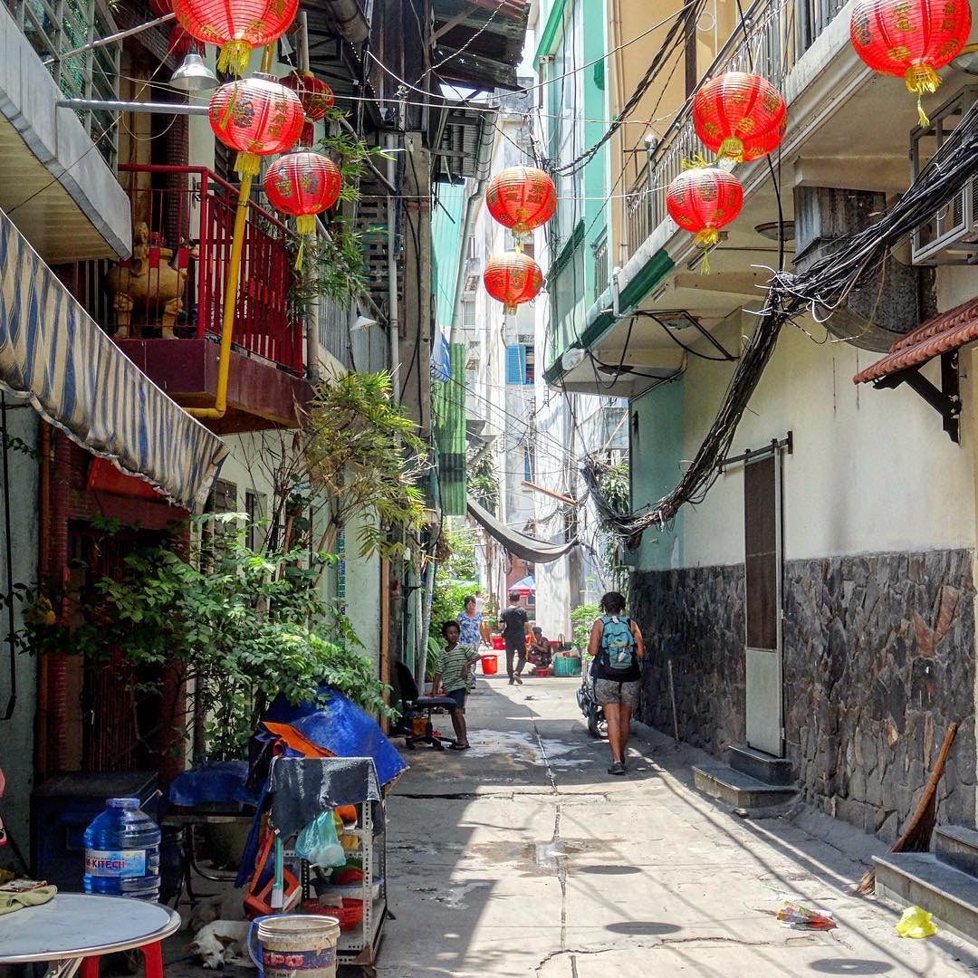 Một con phố trong khu Chinatown tại TP. HCM