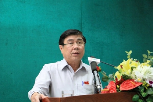 Chủ tịch UBND TP HCM Nguyễn Thành Phong tại buổi tiếp xúc cử tri quận 1 trong tối 17/12.