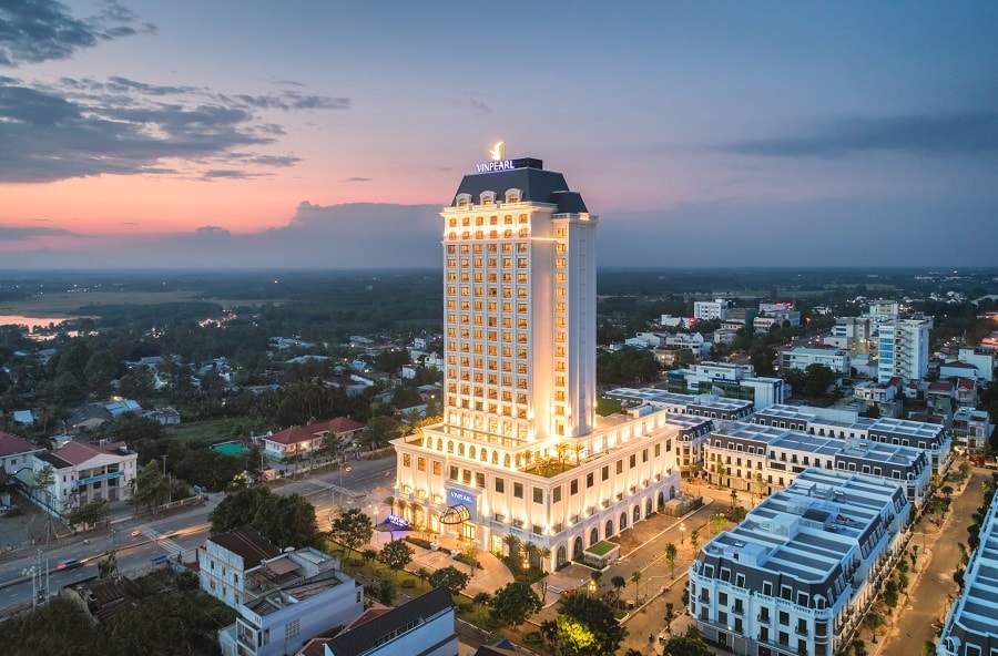 Sáng bừng như viên ngọc kiều diễm ngay giữa trung tâm thành phố, Vinpearl Hotel Tây Ninh được kỳ vọng sẽ trở thành biểu trưng cho điểm đến của Tây Ninh, mang lại cho du khách những trải nghiệm đỉnh cao không nơi nào có được.