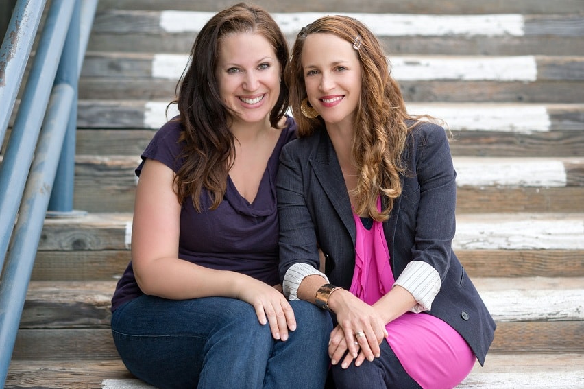 Abbie Schiller (trái) và Samantha Kurtzman-Counter