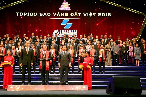 Ông Chu Thanh Sơn – Chủ tịch HĐQT Công ty CP Sonadezi Long Bình nhận TOP 100 Sao vàng đất Việt 2018