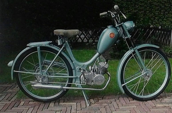 Mobylette 50cc là dòng xe máy gắn động cơ hai thì, được người Pháp sản xuất lần đầu tiên vào năm 1949, cho riêng thị trường Hà Lan.