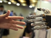 Một phần ba giới lao động Anh quốc “thích” sếp là robot