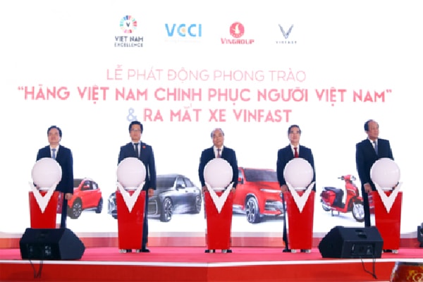 p/Với biểu trưng “Việt Nam Xuất sắc” – Biểu trưng của phong trào “Hàng Việt Nam chinh phục người Việt Nam” sẽ được trao tặng hàng năm cho những thương hiệu dẫn đầu cũng là cách để hàng Việt Nam sẽ dần chiếm trọn niềm tin yêu của người Việt.