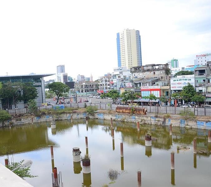 nhiều dự án, khu đất “vàng” hay của các chủ đầu tư đình đám cũng nằm trong danh sách liệt kê có vi phạm này. Ảnh: Một phần dự án