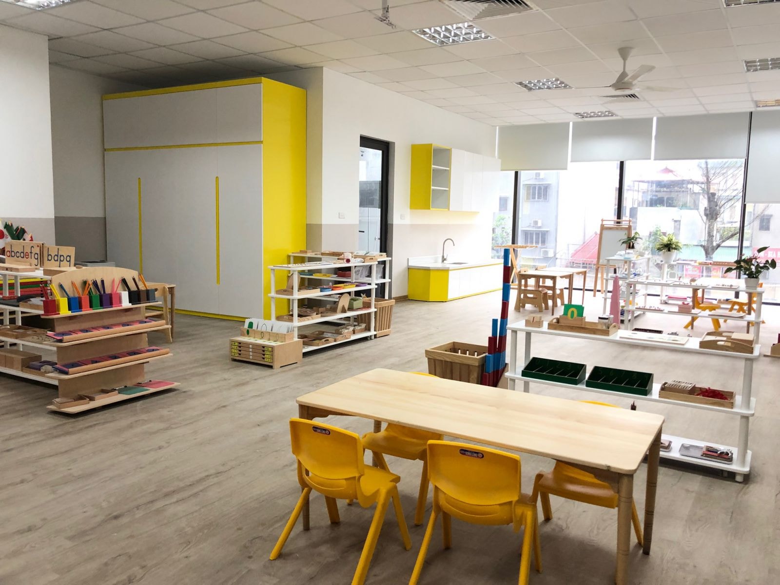 Trường mầm non Sakura Montessori nằm tại tầng 2 của TTTM