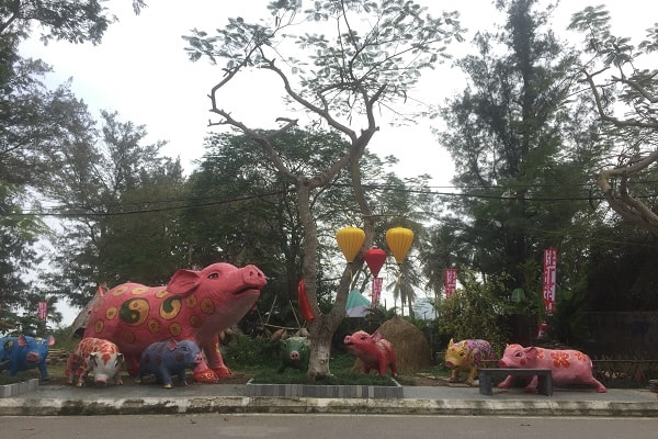 Đàn PikaHeo ngộ nghĩnh đáng yêu, mong muốn người dân một năm thịnh vượng, may mắn và hạnh phúc.