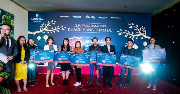 Niềm vui hân hoan của các khách hàng nhận được tin vui cùng những phần quà giá trị