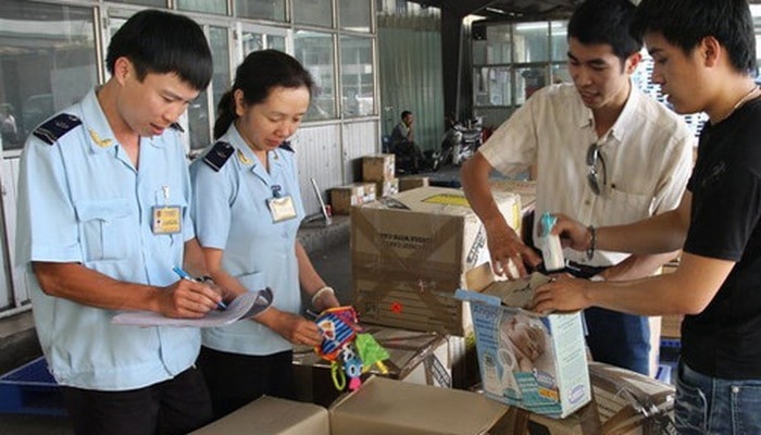 thống kê của Bộ Tài chính, ông Tuấn cho hay hiện vẫn có 18 nhóm mặt hàng cùng lúc phải thực hiện nhiều thủ tục, chịu nhiều hình thức quản lý, kiểm tra chuyên ngành do cùng một Bộ hoặc nhiều Bộ quy định. 