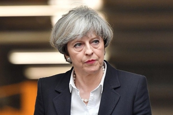 Thủ tướng Anh Theresa May vừa vượt qua cuộc bỏ phiếu bất tín nhiệm sau thất bại Brexit