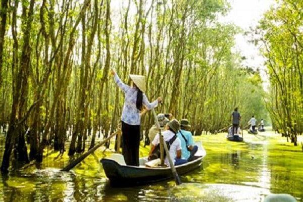 Những quy định bắt buộc lãnh đạo các doanh nghiệp du lịc lữ hành phải có bằng Đại học hoặc Cao đẳng đang trở thành những rào cản và đi ngược tinh thần Chính Phủ Kiến tạo.